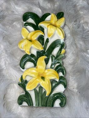 Antique Vintage Yellow Ceramic Lily Wall Hanging Plaque Flower Boho Potter Vase